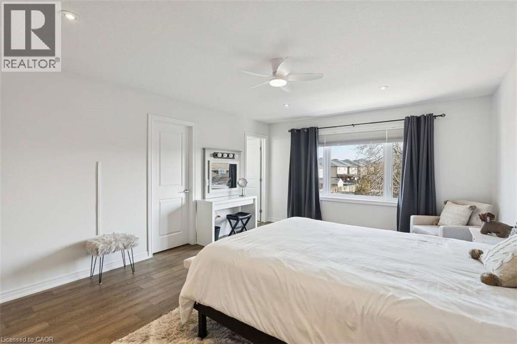 14 ESCARPMENT Drive - 23