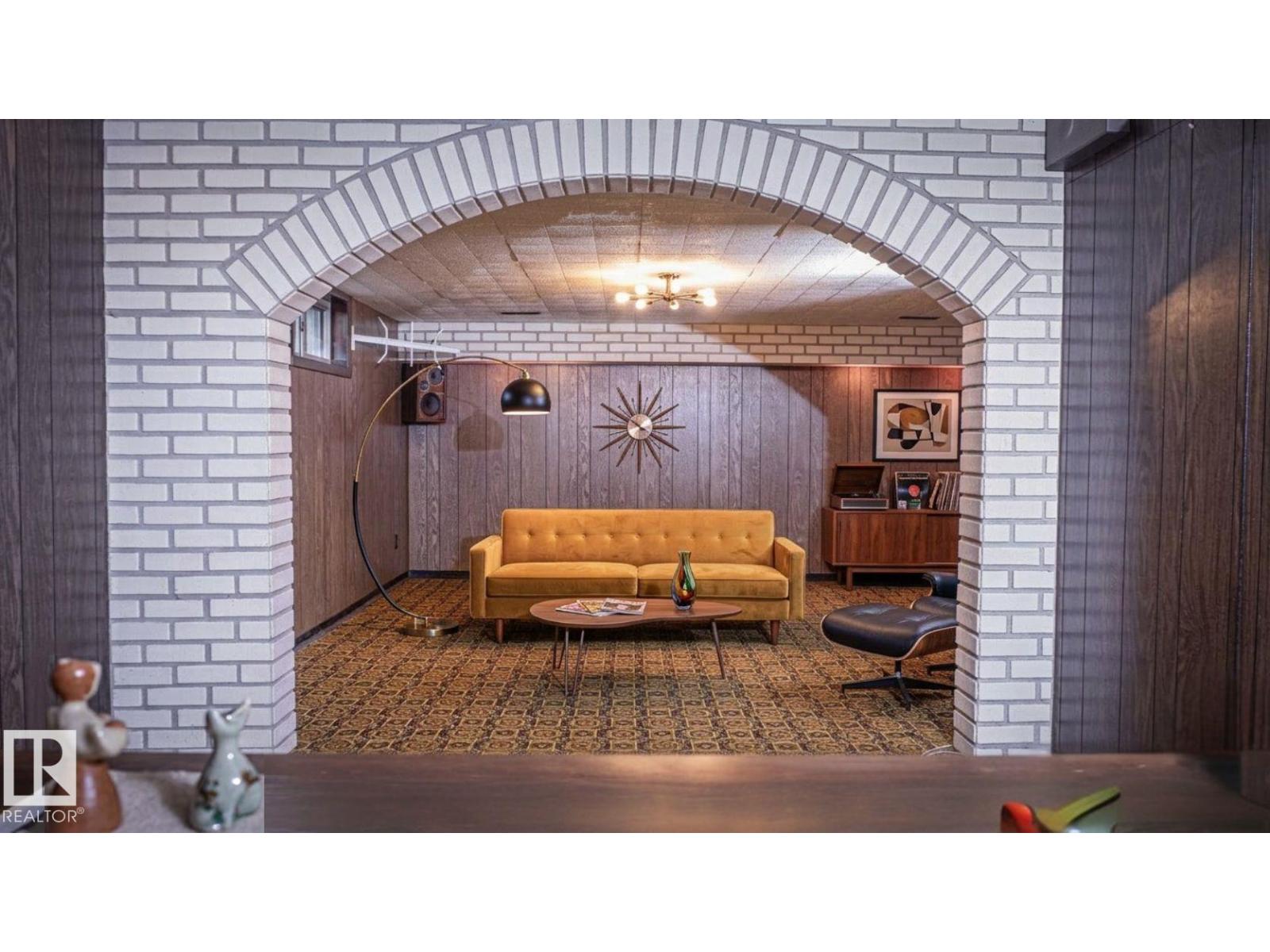 11131 52 ST NW - 30