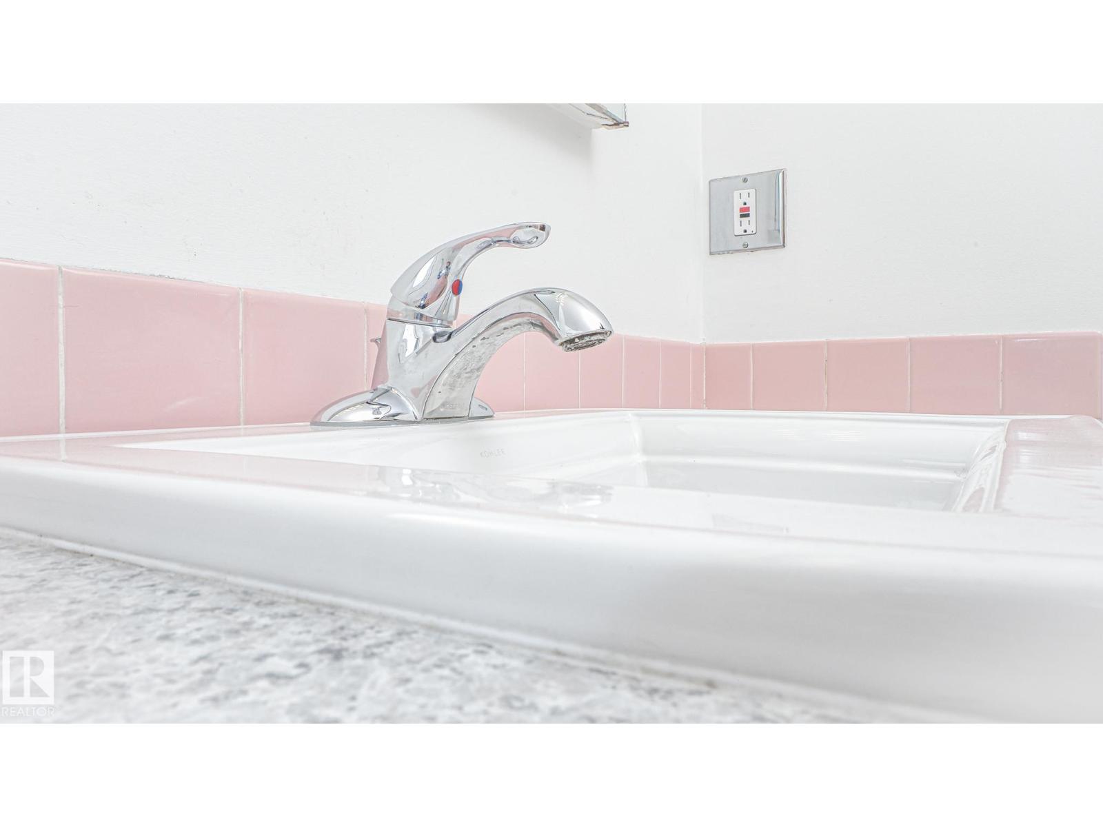 11131 52 ST NW - 25
