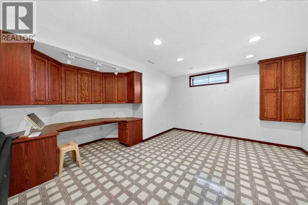 98 Hampstead Circle NW - 38