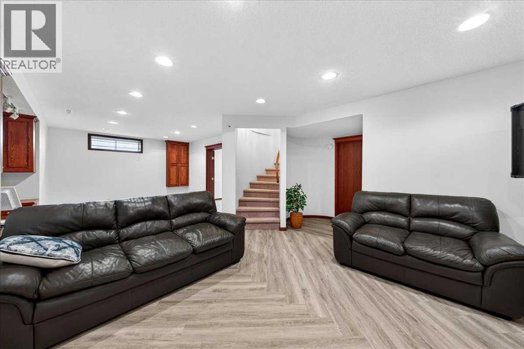 98 Hampstead Circle NW - 36