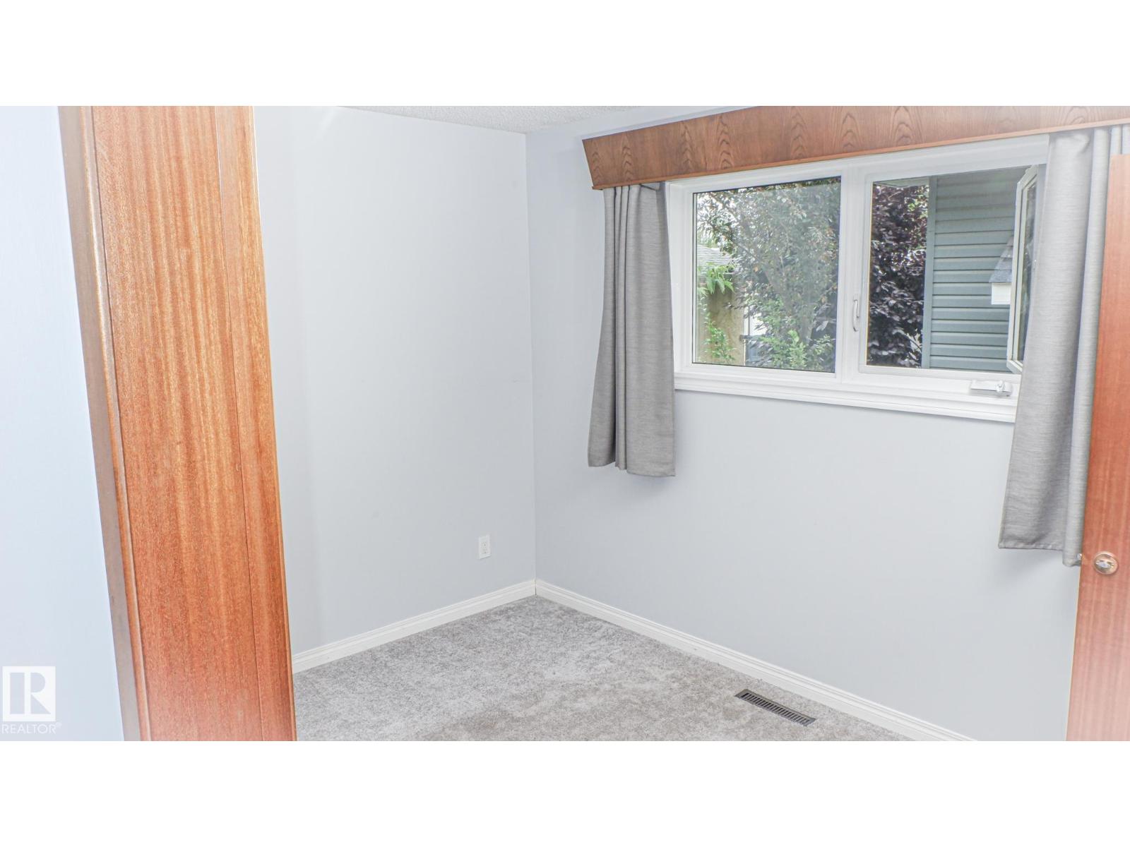 11131 52 ST NW - 21
