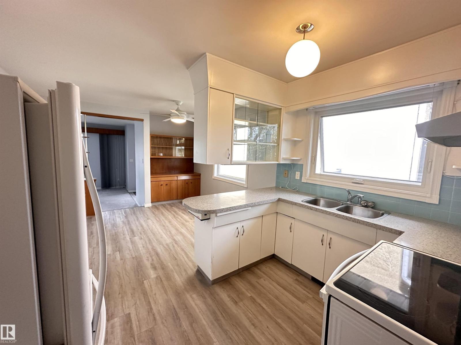 11131 52 ST NW - 11