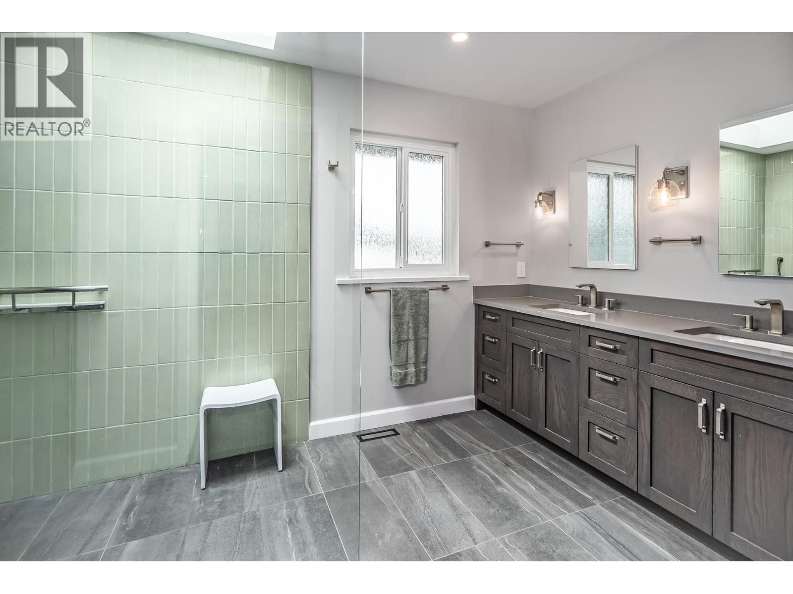 4621 LONDON CRESCENT, Ladner