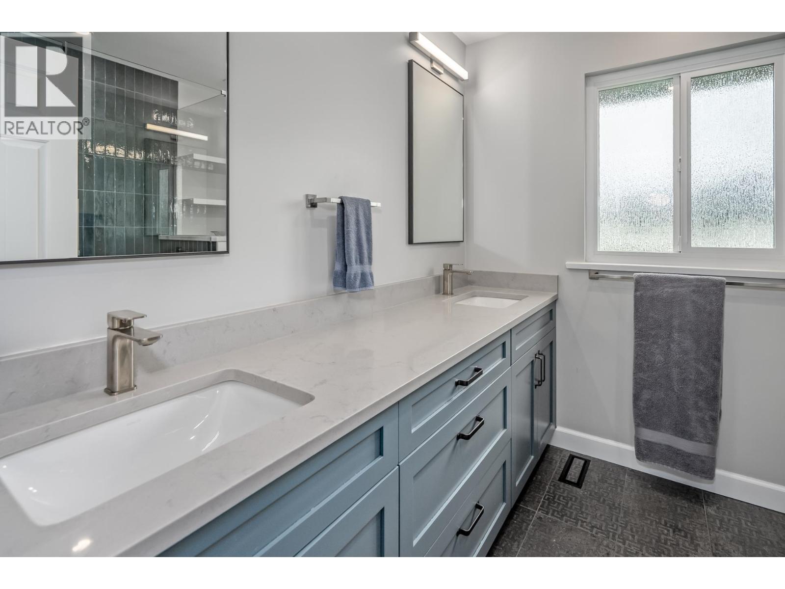 4621 LONDON CRESCENT, Ladner