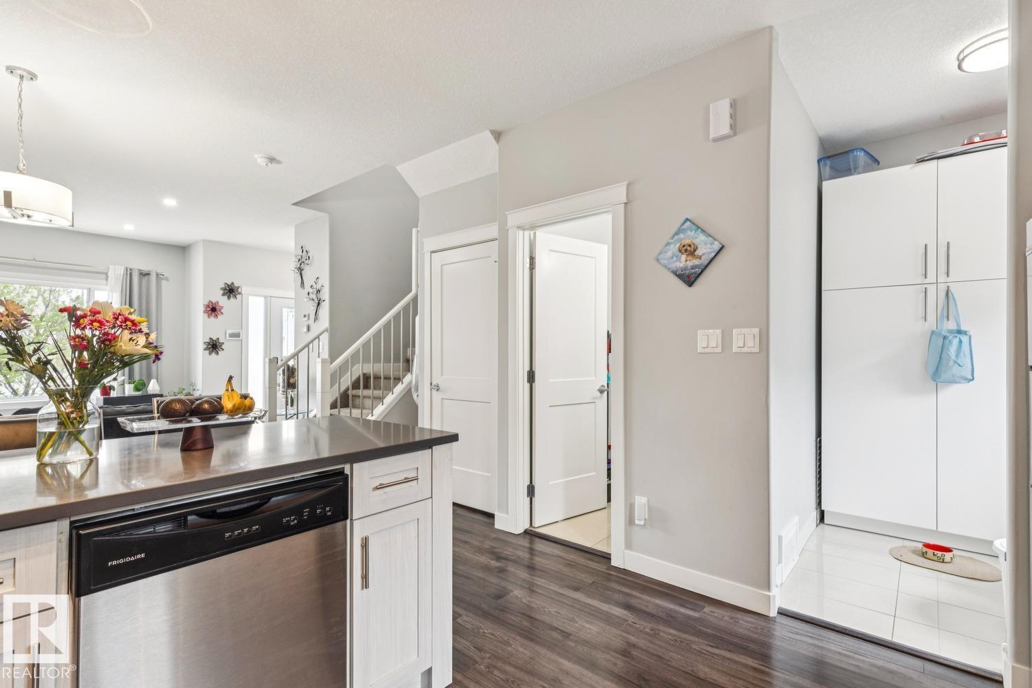 6717 127 AV NW, Edmonton