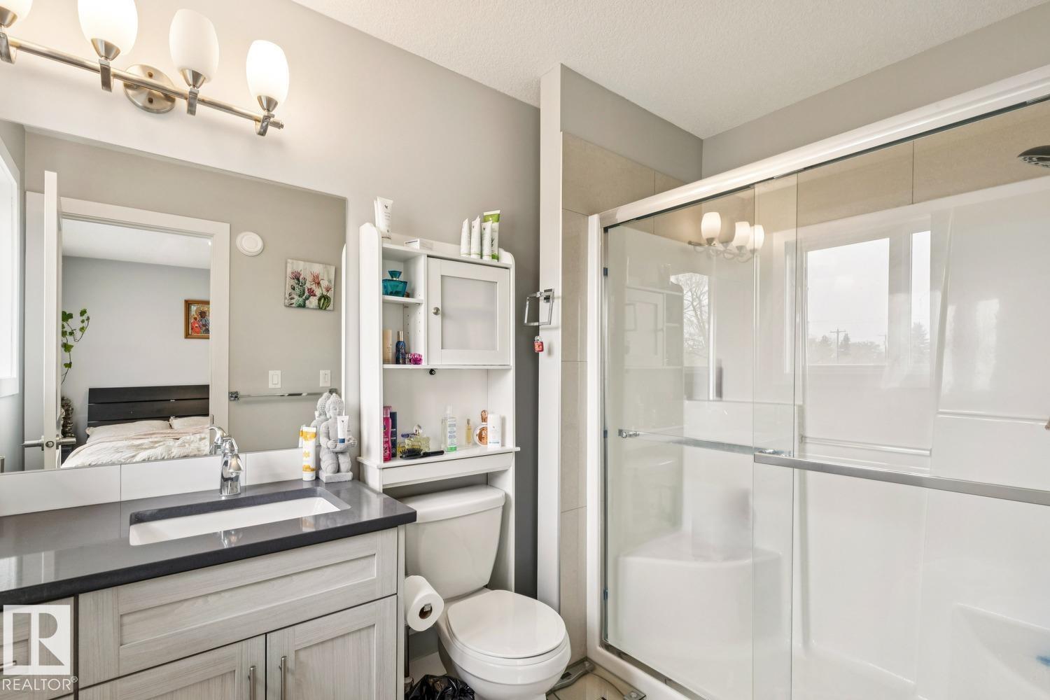 6717 127 AV NW, Edmonton