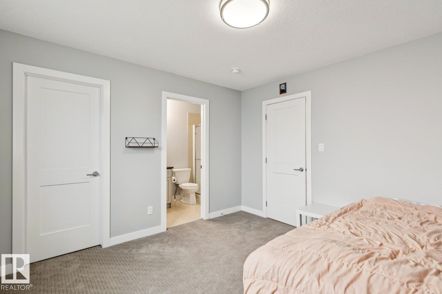 6717 127 AV NW, Edmonton