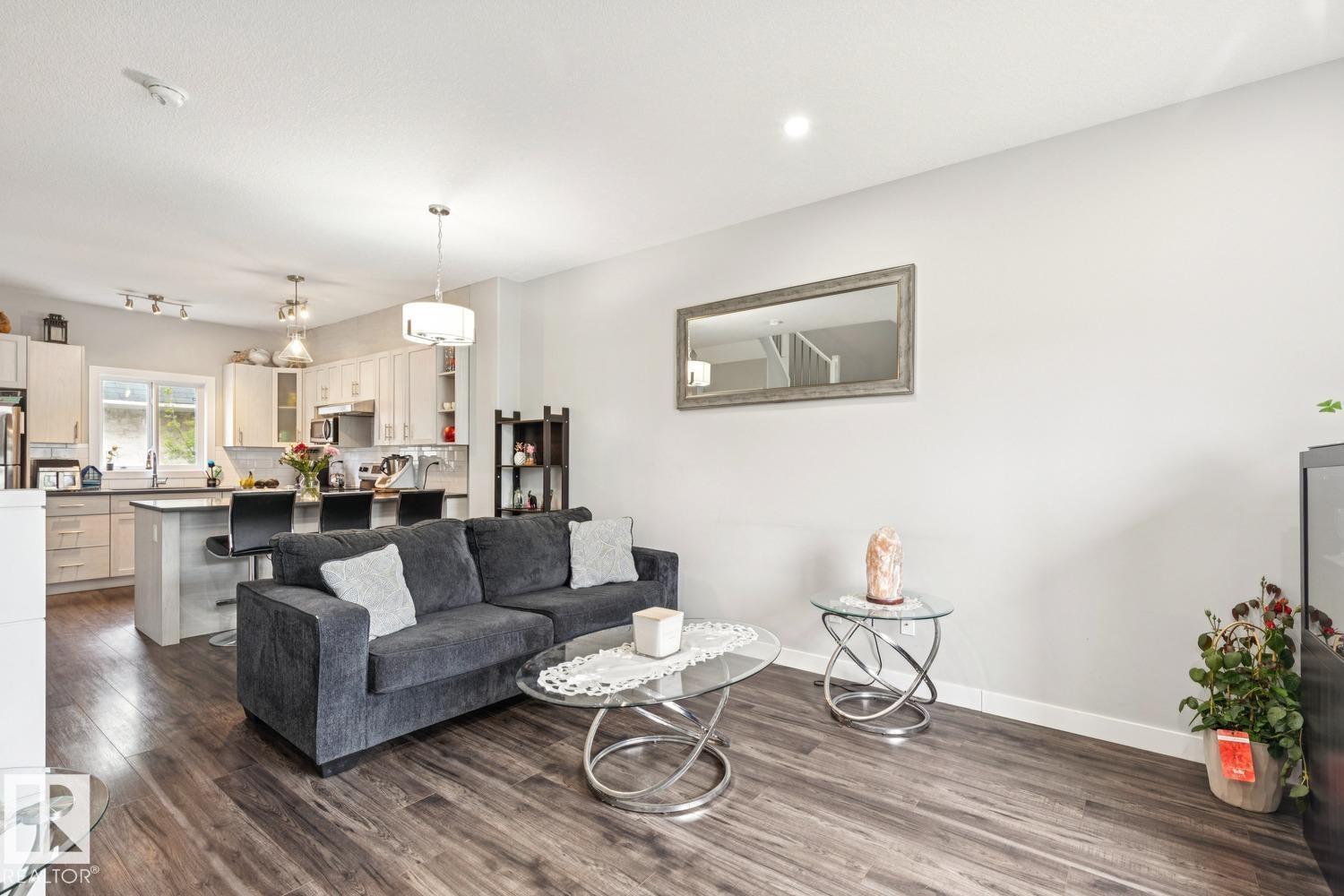 6717 127 AV NW, Edmonton