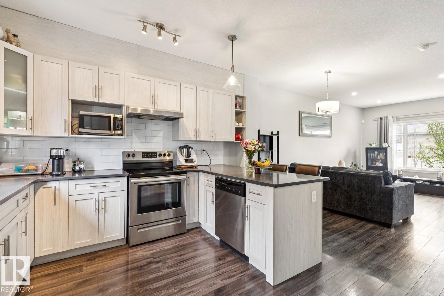 6717 127 AV NW, Edmonton