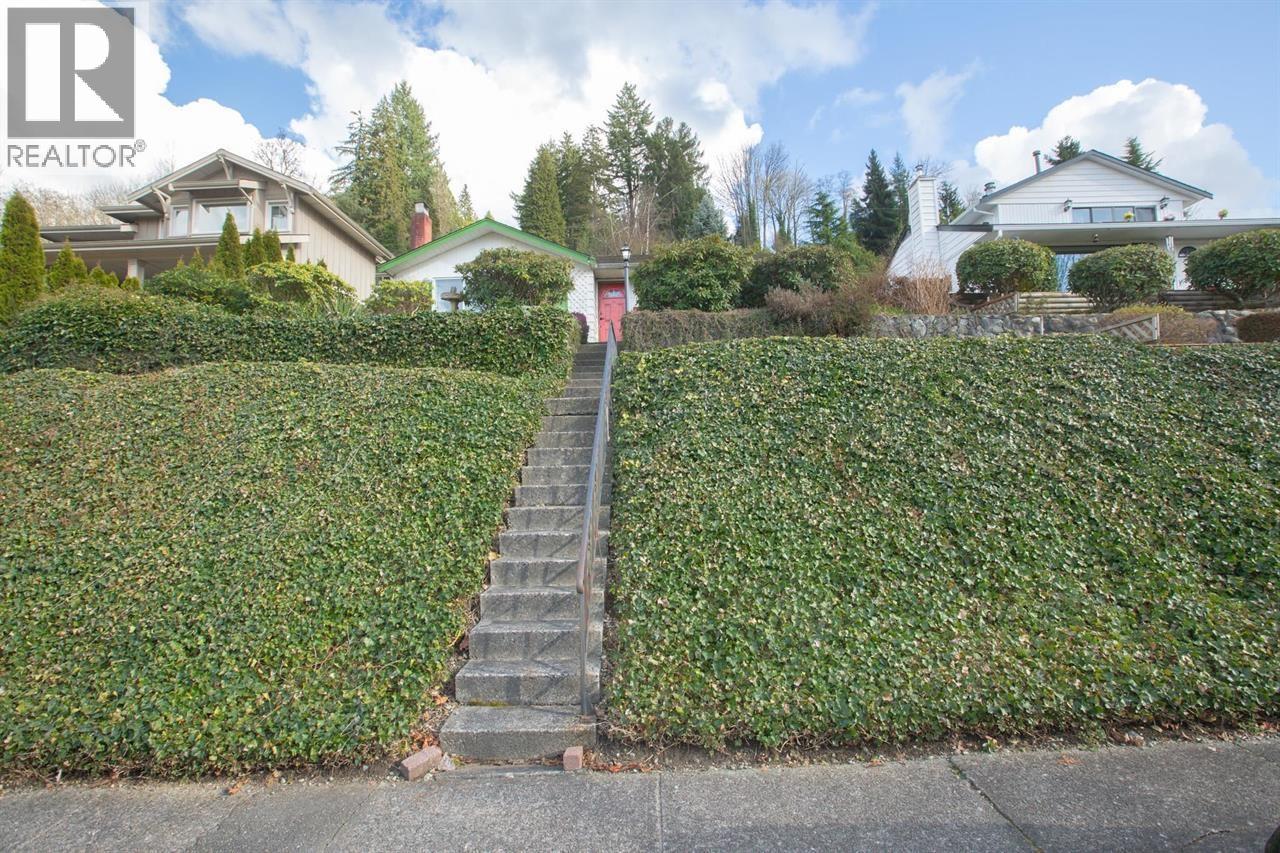 7352 BARNET Road - main photo