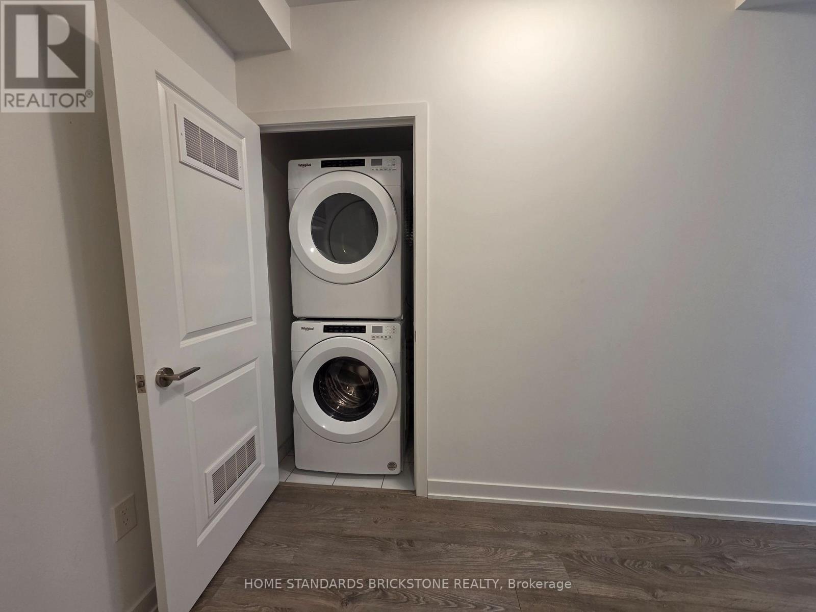 #608 120 EAGLE ROCK WAY - 22