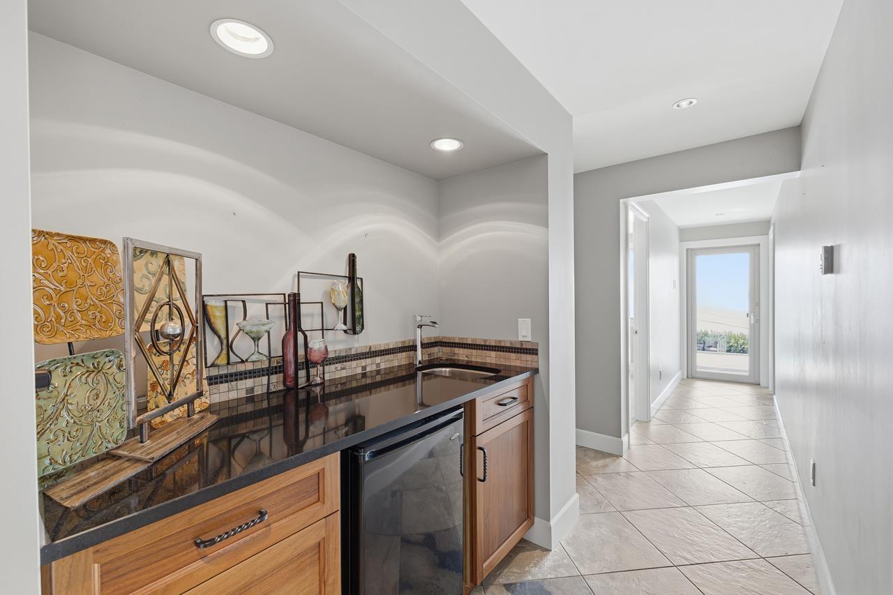 14843 HARDIE AVENUE, White Rock