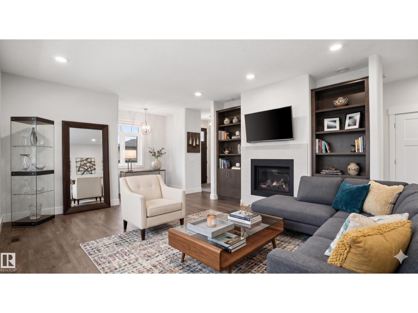 11002 University AV NW, Edmonton
