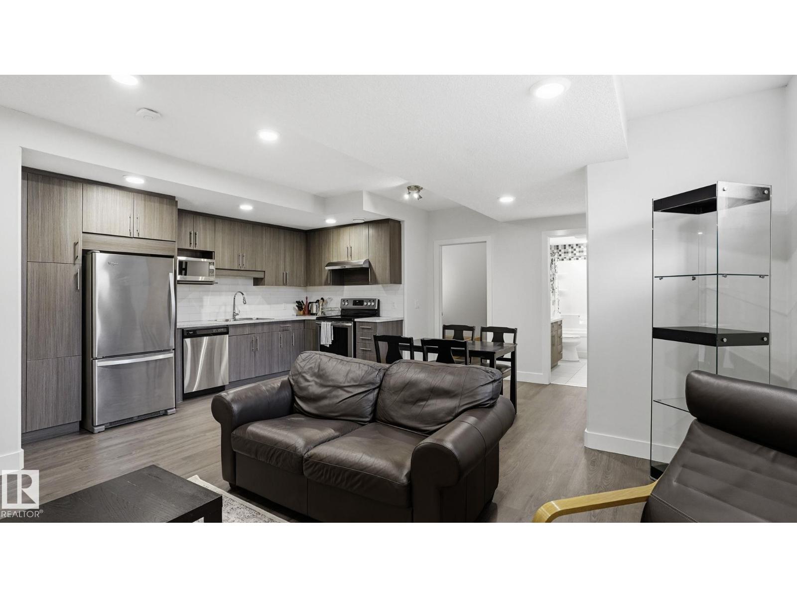 11002 University AV NW, Edmonton
