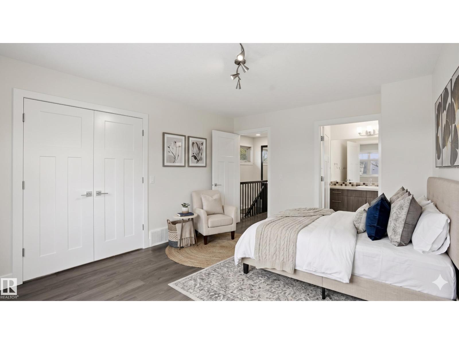 11002 University AV NW, Edmonton