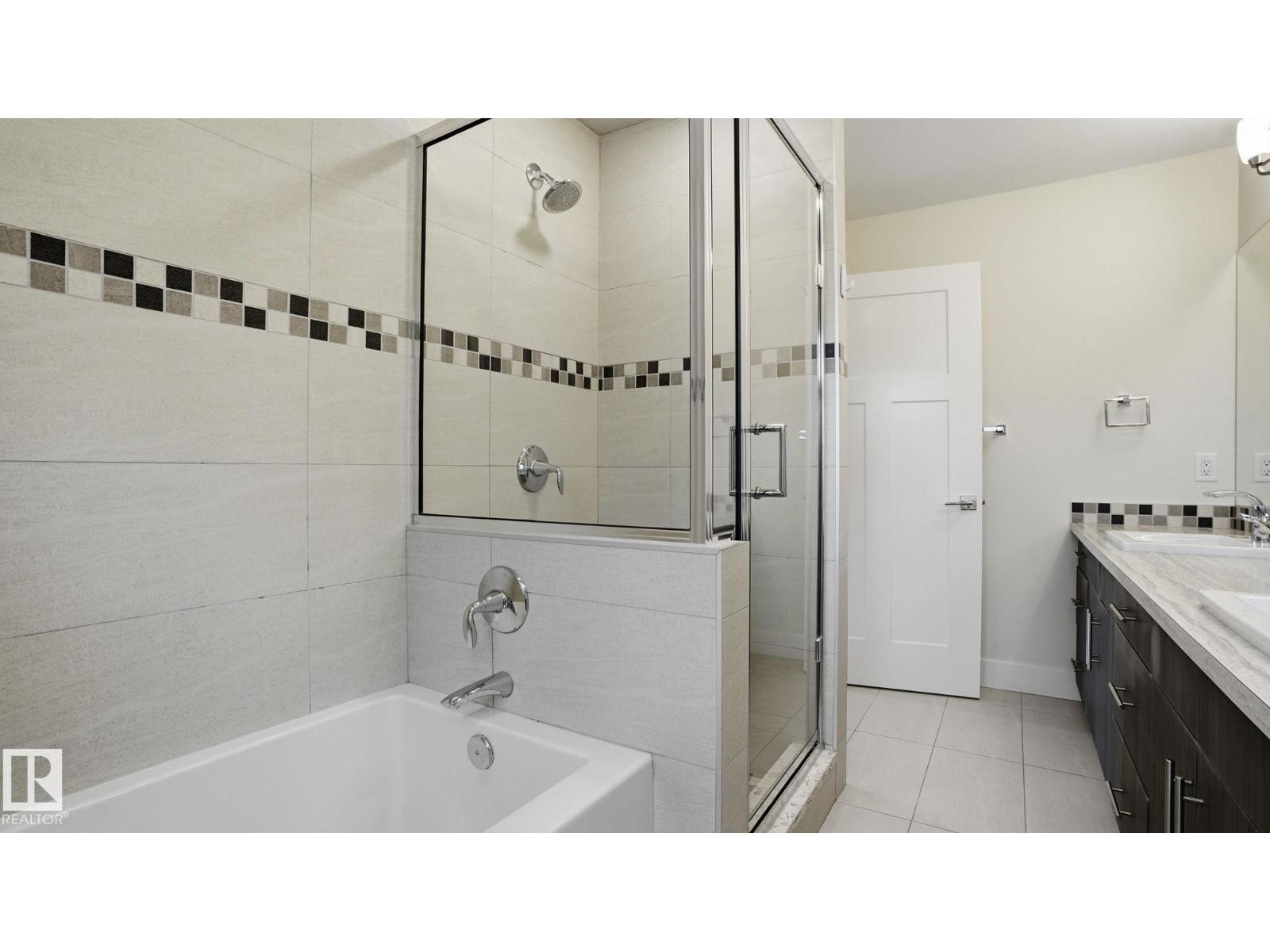 11002 University AV NW, Edmonton