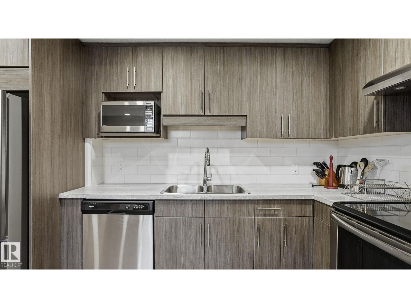 11002 University AV NW, Edmonton