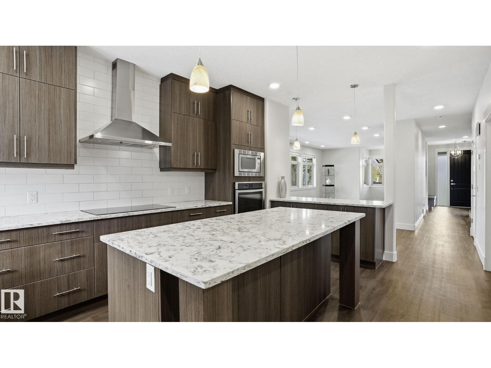 11002 University AV NW, Edmonton