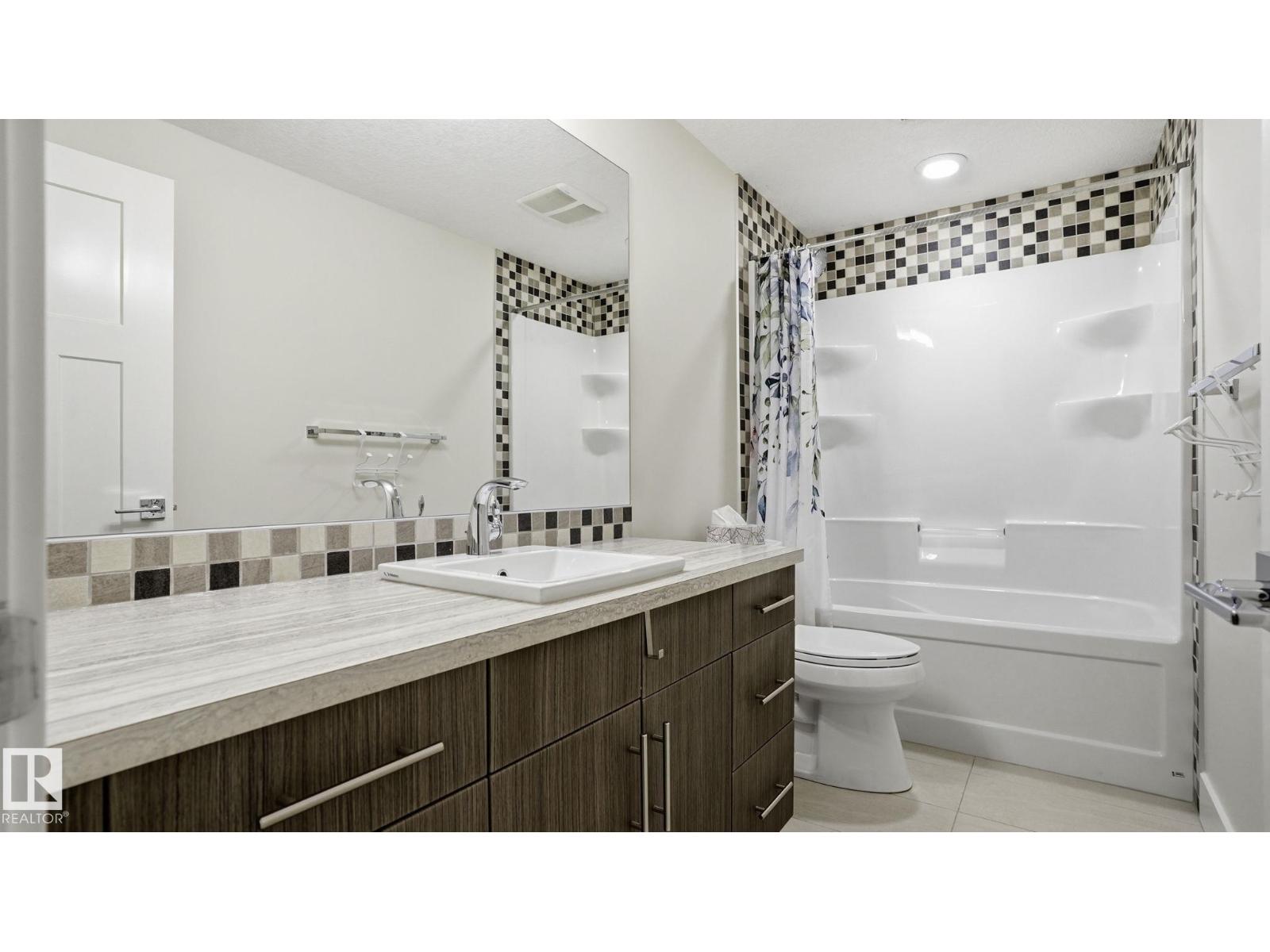 11002 University AV NW, Edmonton