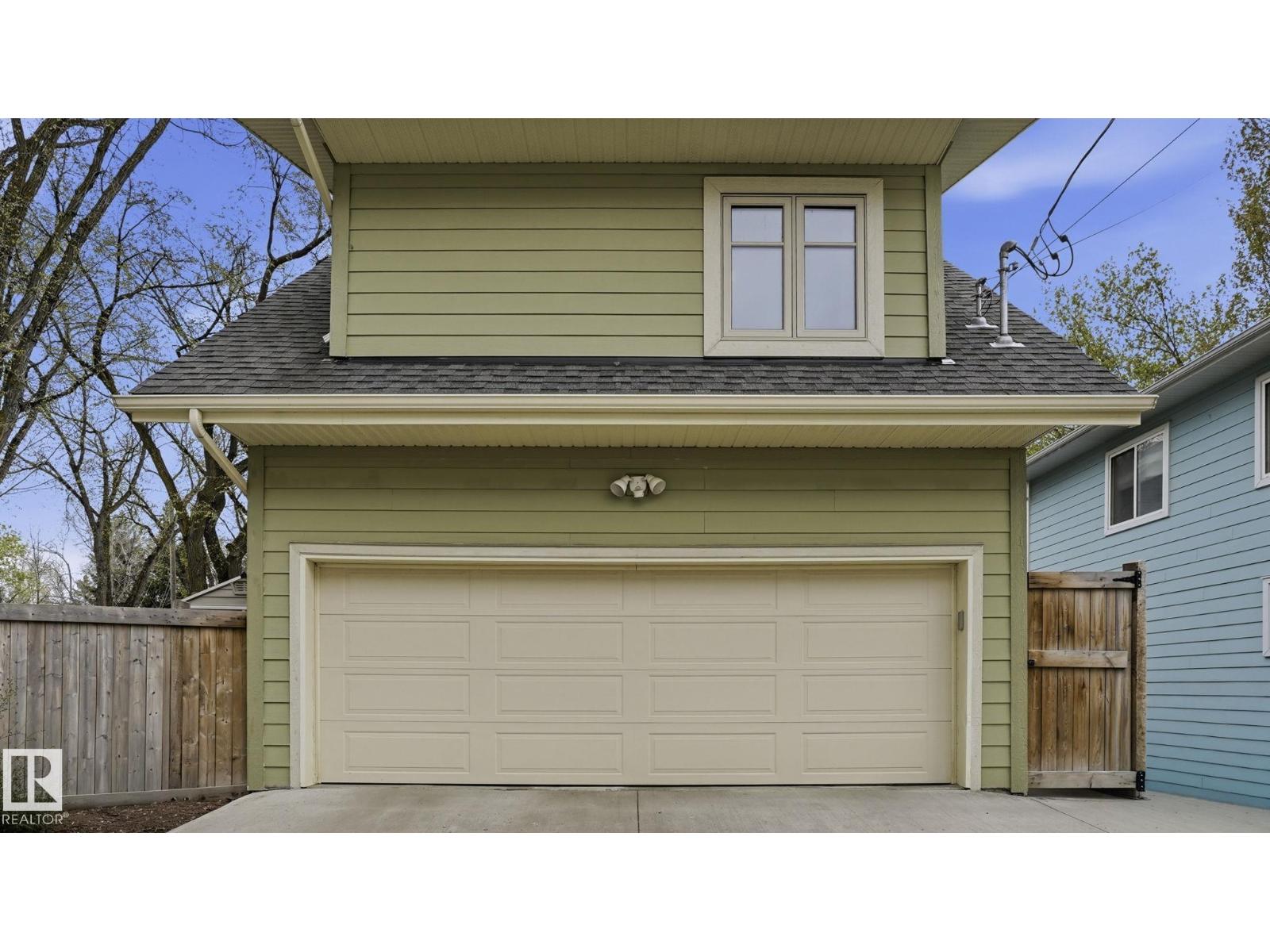 11002 University AV NW, Edmonton