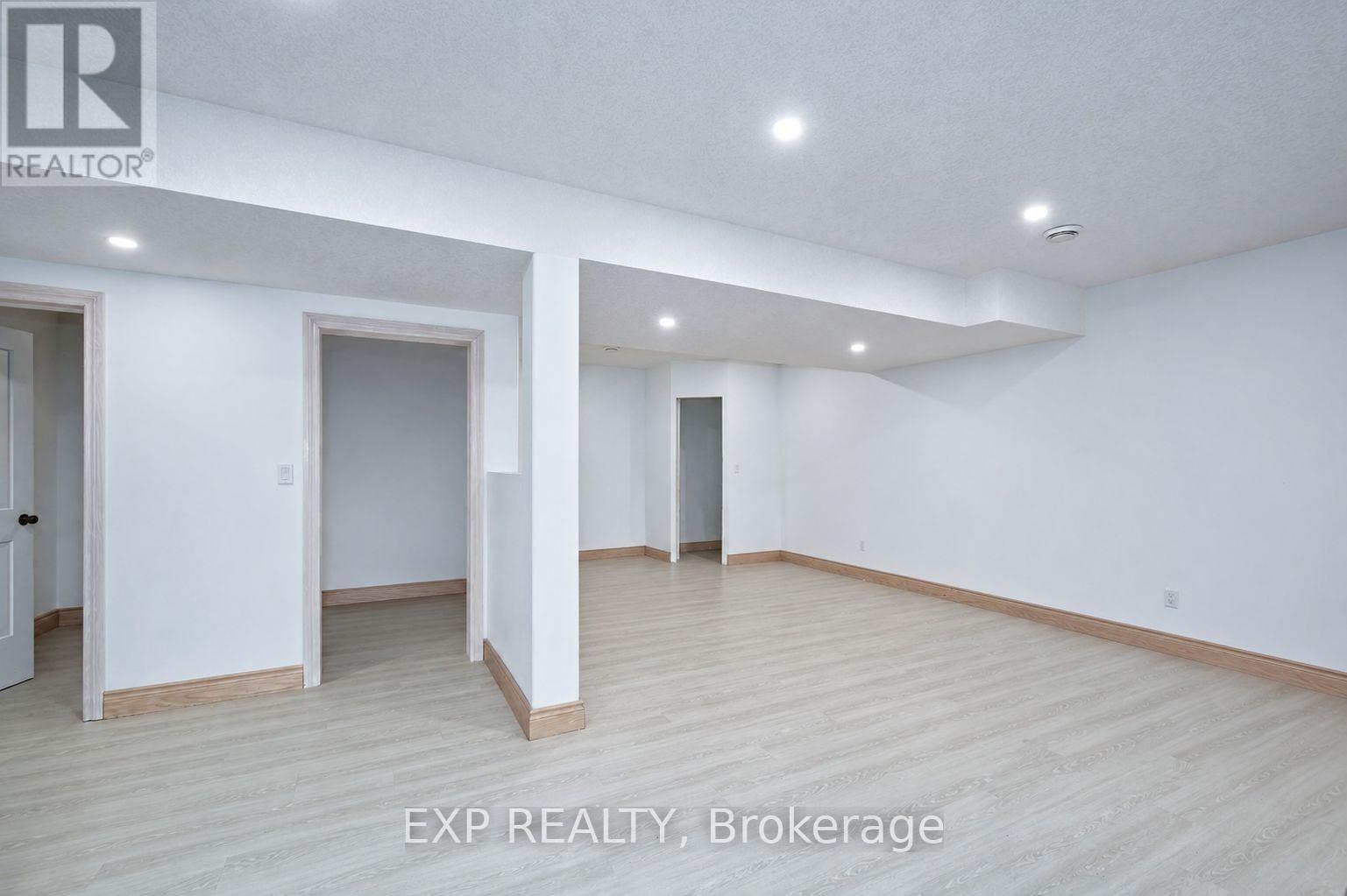 313 JOHN STREET S - 20