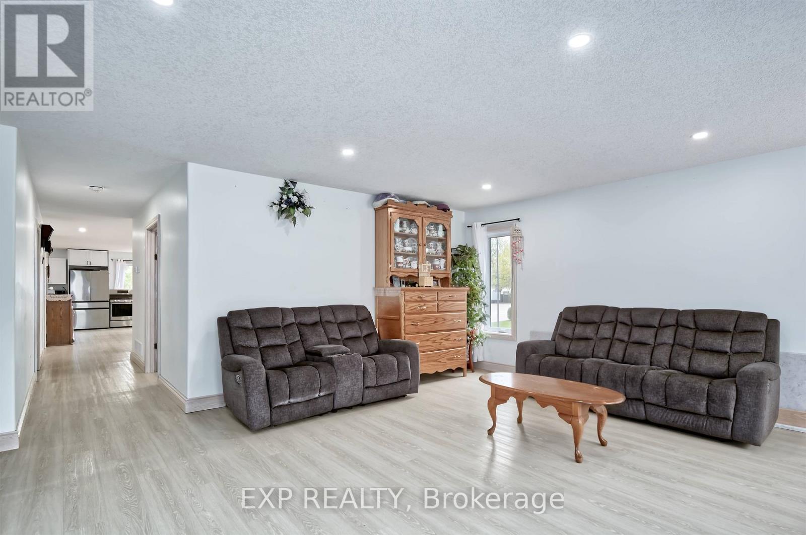 313 JOHN STREET S - 15