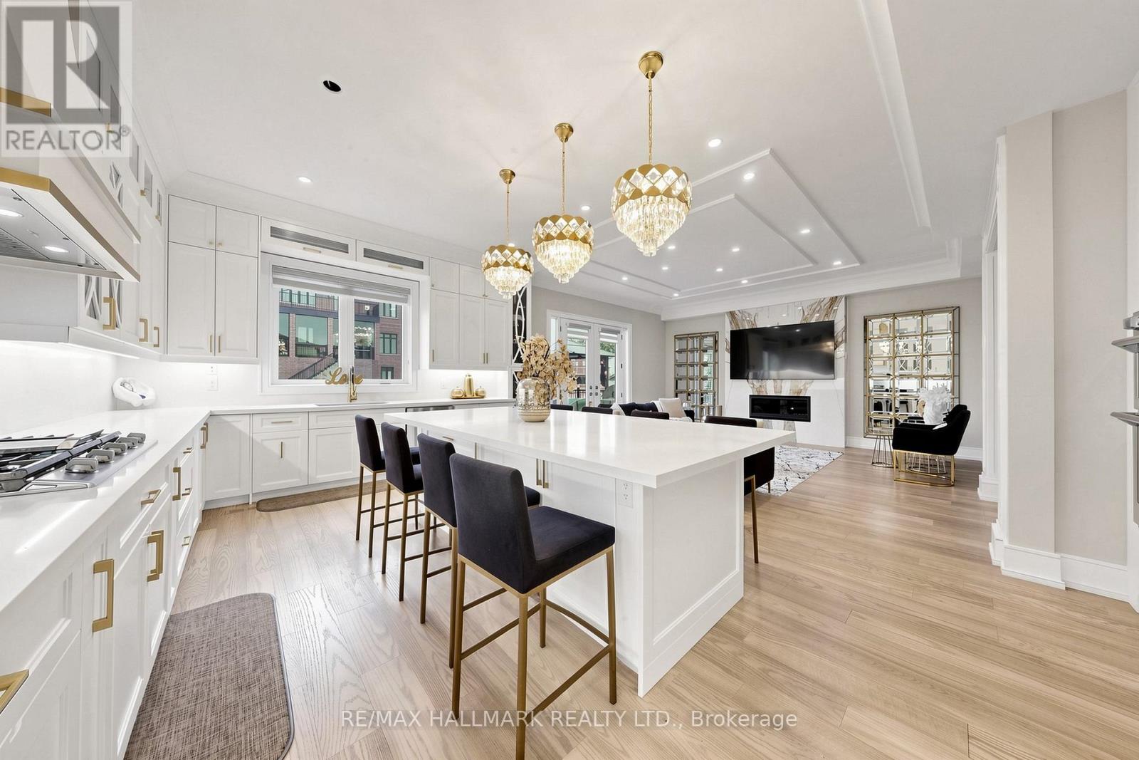 901 WINGARDEN CRESCENT - 12