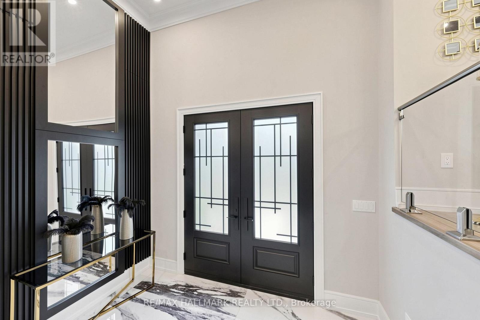 901 WINGARDEN CRESCENT - Image 2