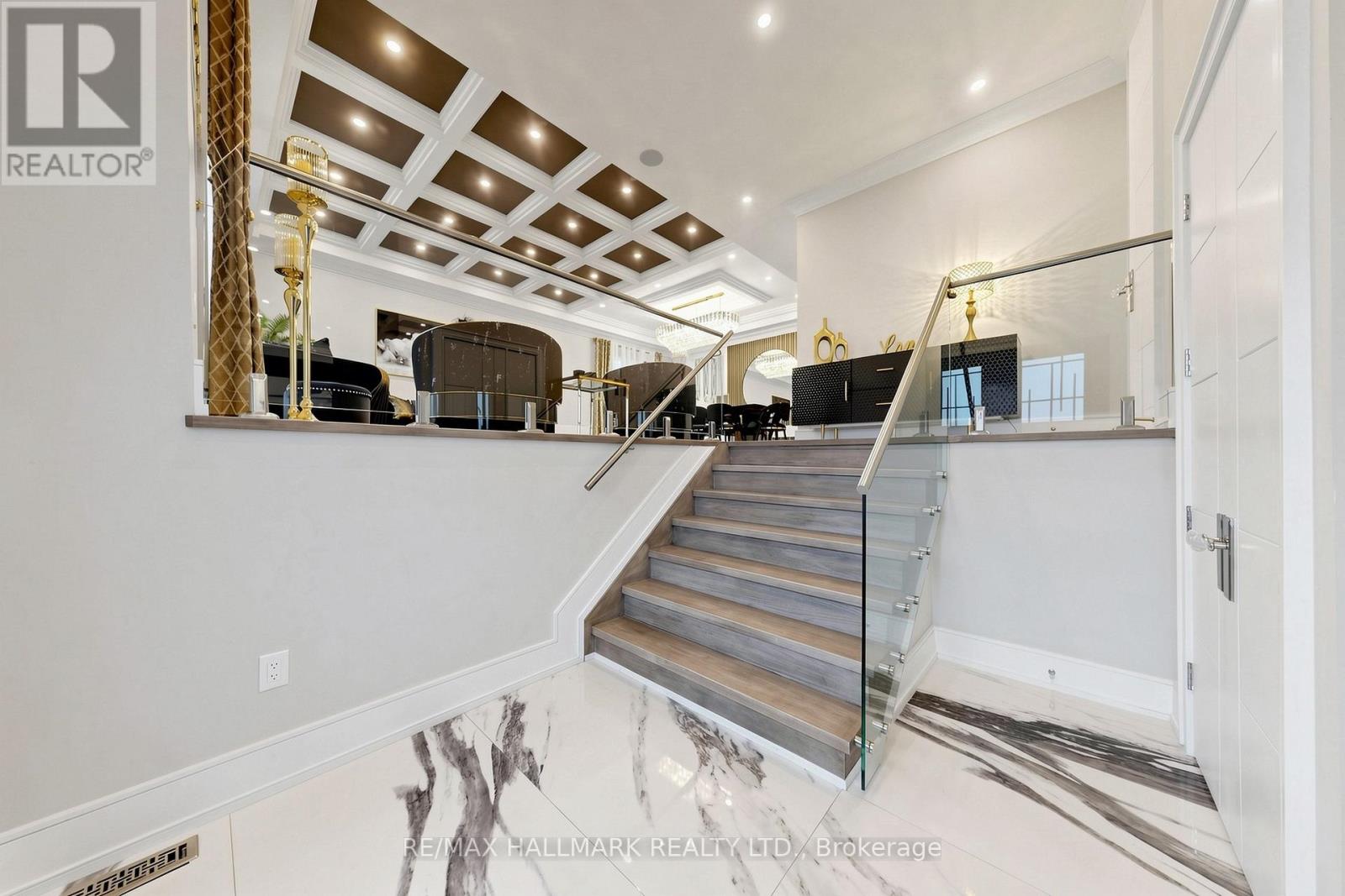 901 WINGARDEN CRESCENT - Image 3