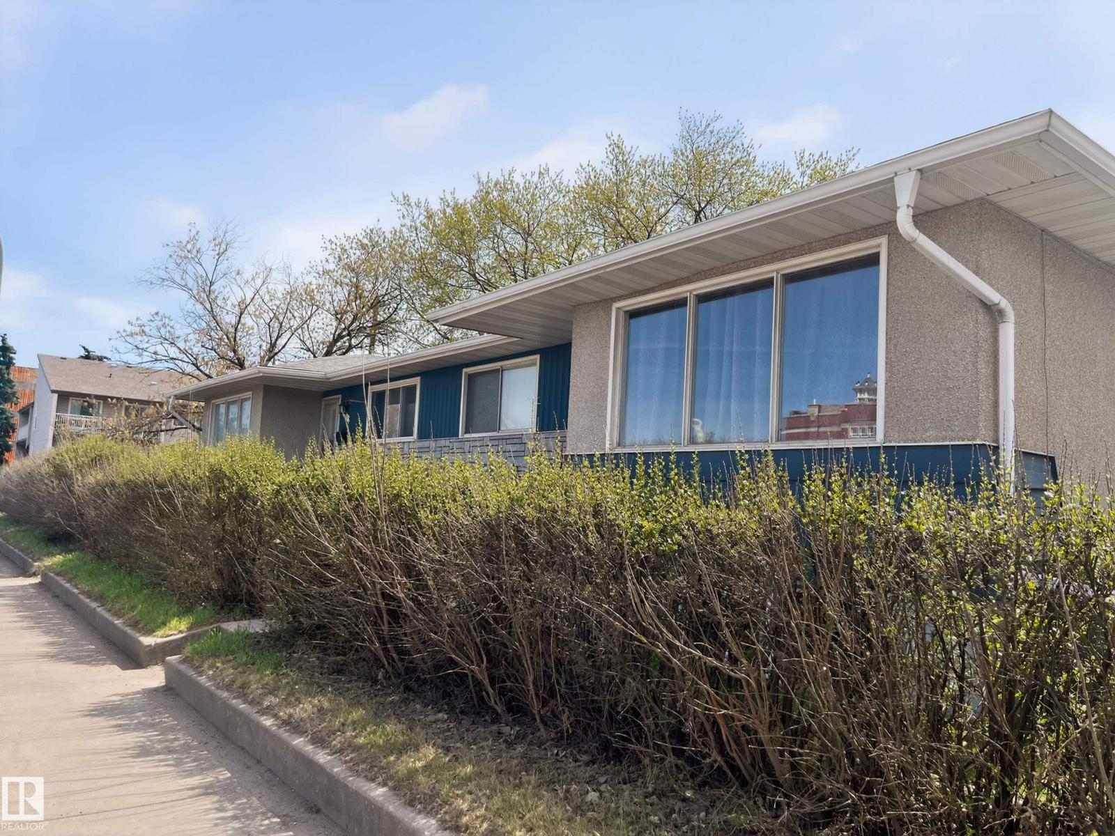 13007 / 13009 111 AV NW - 1