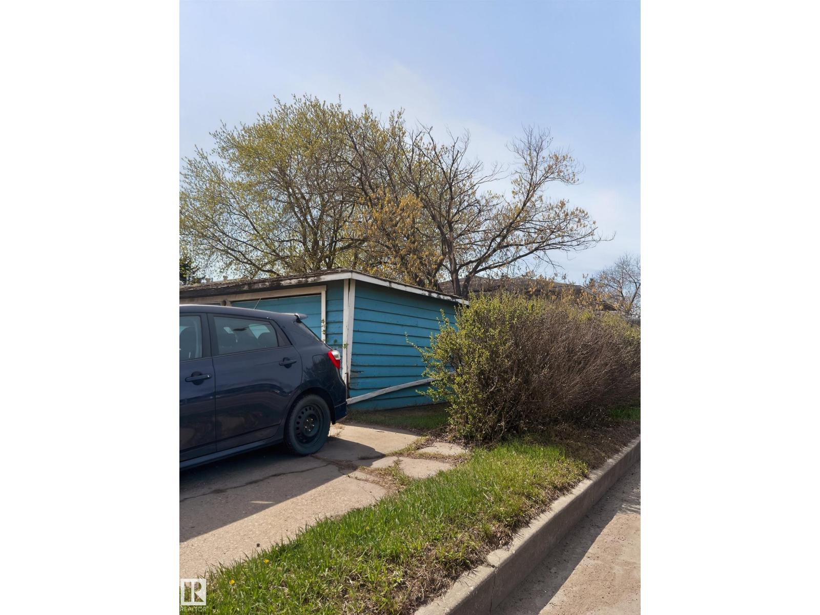 13007 / 13009 111 AV NW, Edmonton