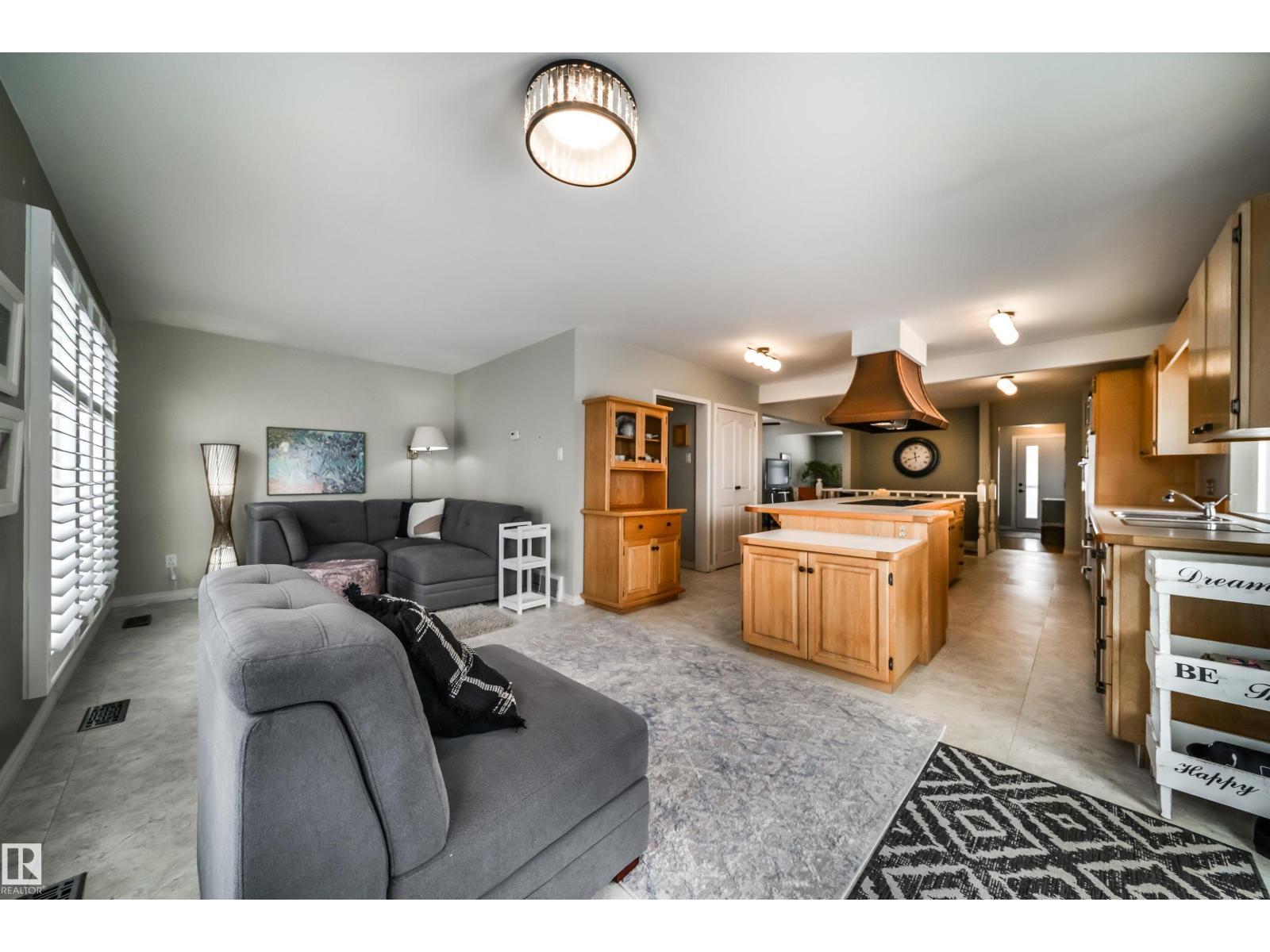 10231 46 ST NW, Edmonton