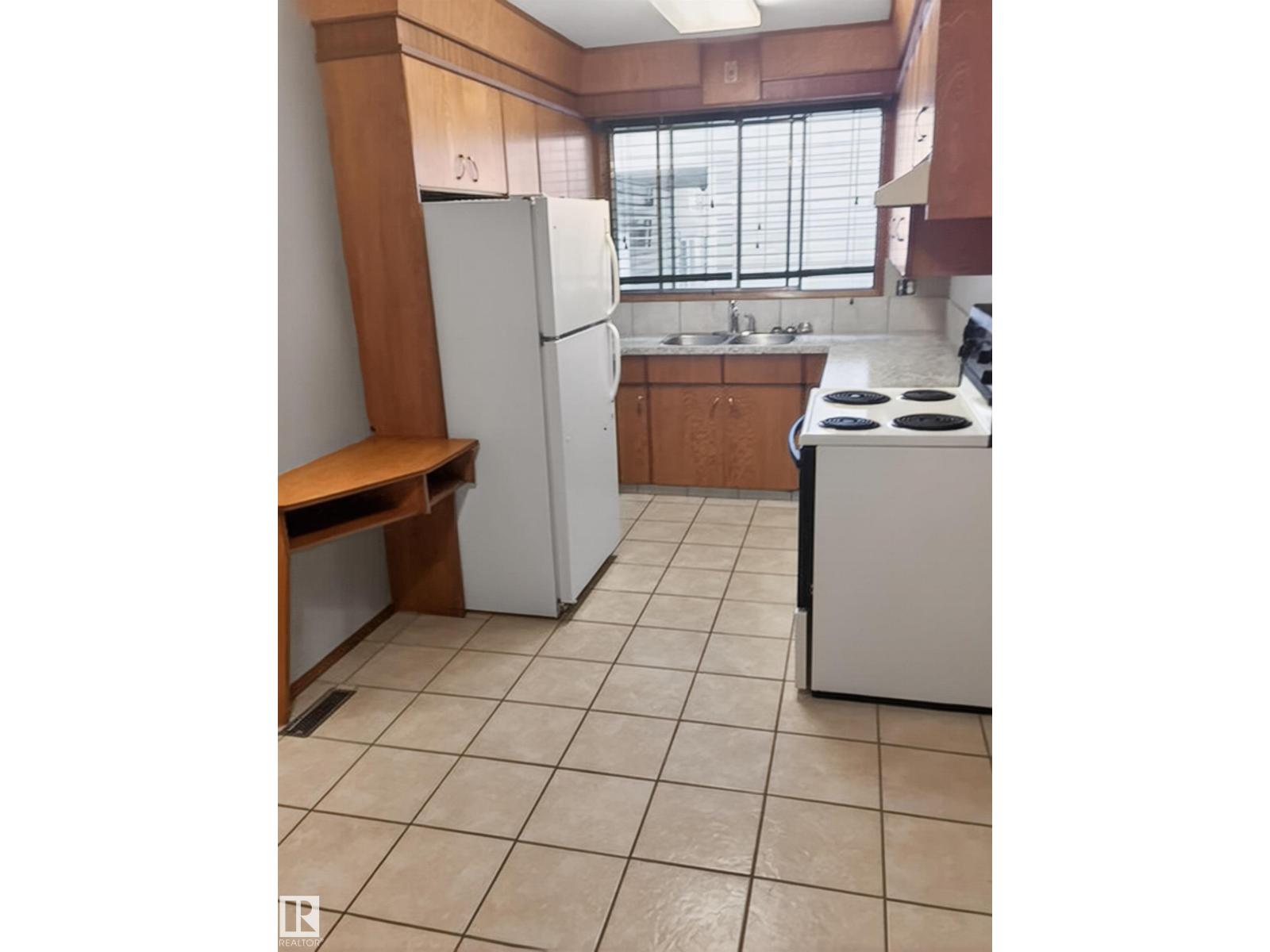 11043 / 11045 131 ST NW - 12