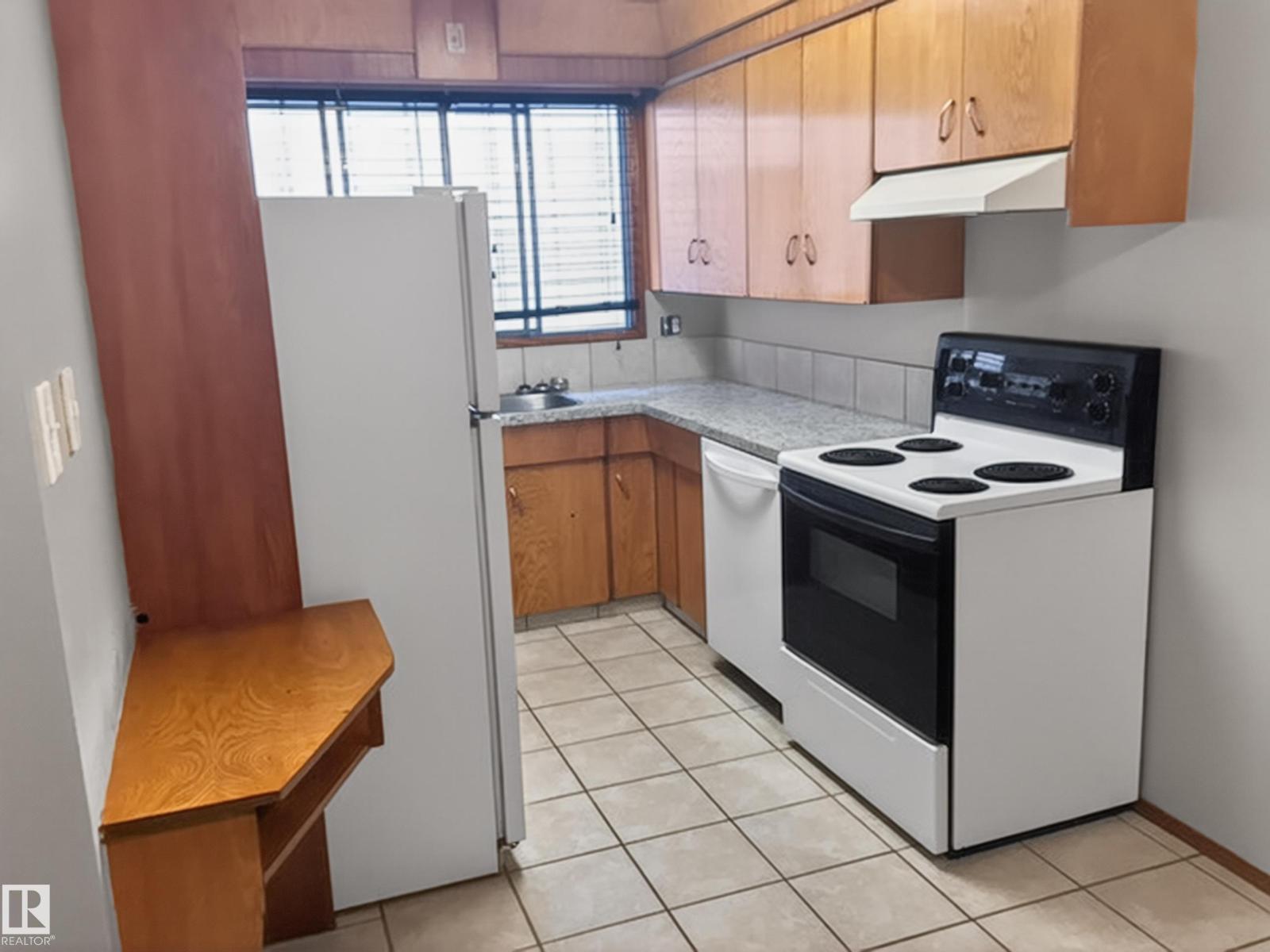 11043 / 11045 131 ST NW - 15