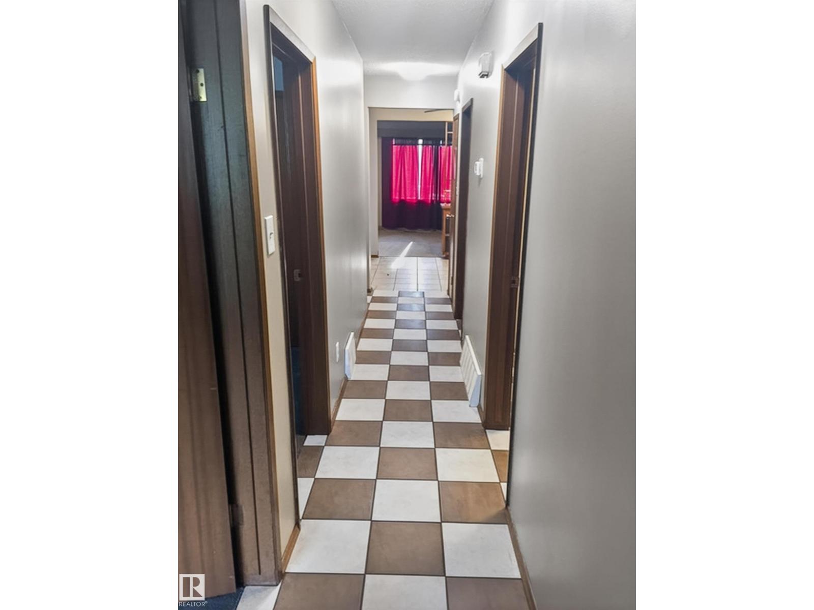 11043 / 11045 131 ST NW - 16