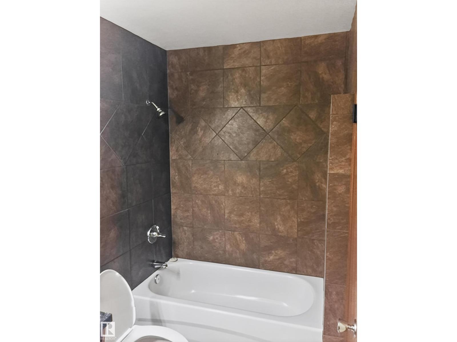 11043 / 11045 131 ST NW - 17