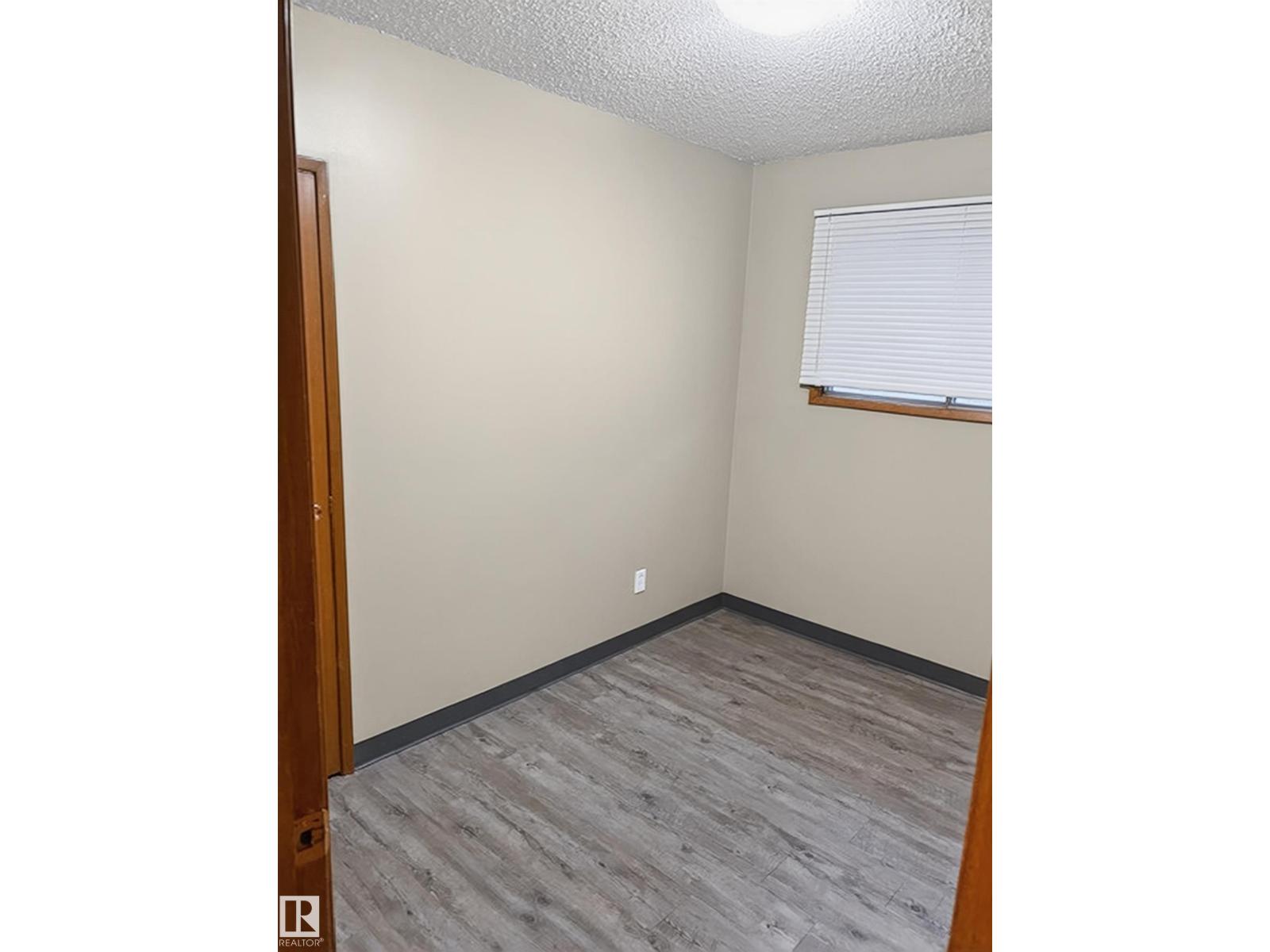 11043 / 11045 131 ST NW - 28