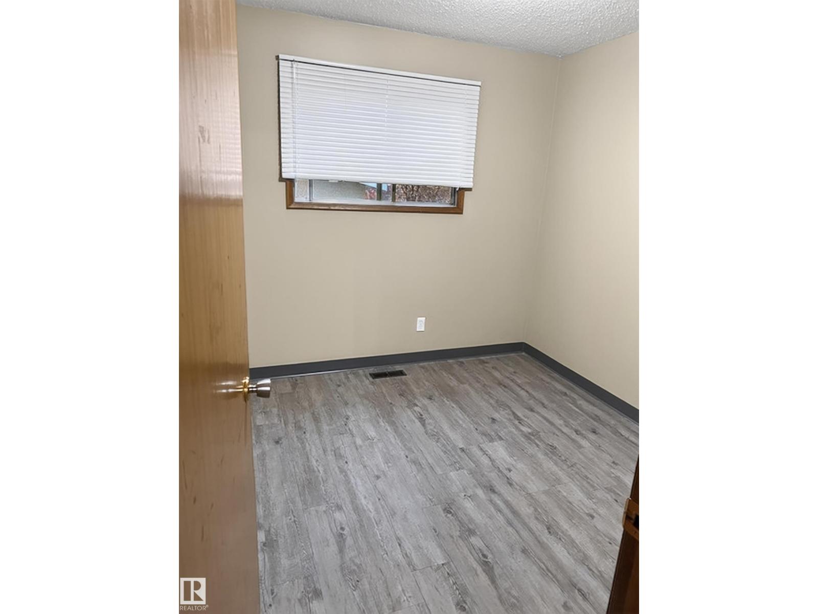 11043 / 11045 131 ST NW - 30
