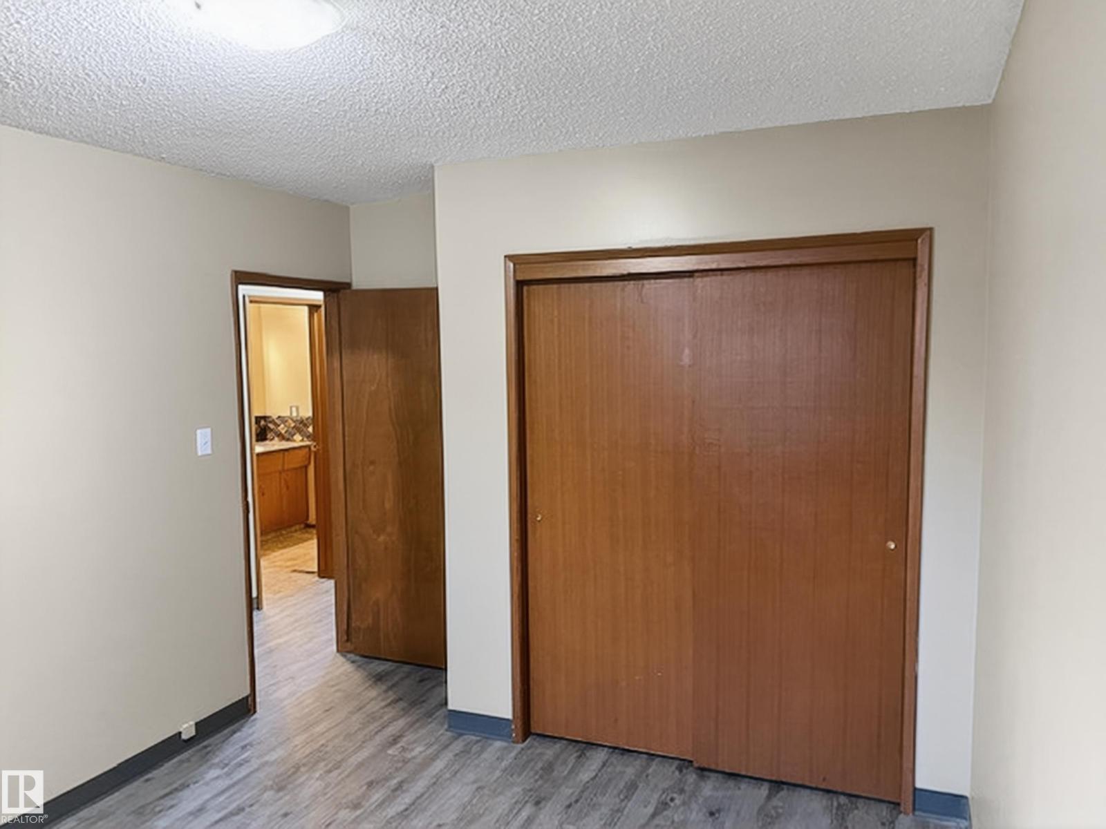 11043 / 11045 131 ST NW - 31