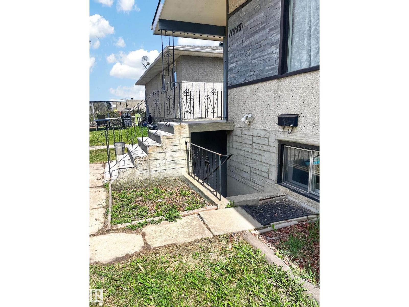 11043 / 11045 131 ST NW - 4