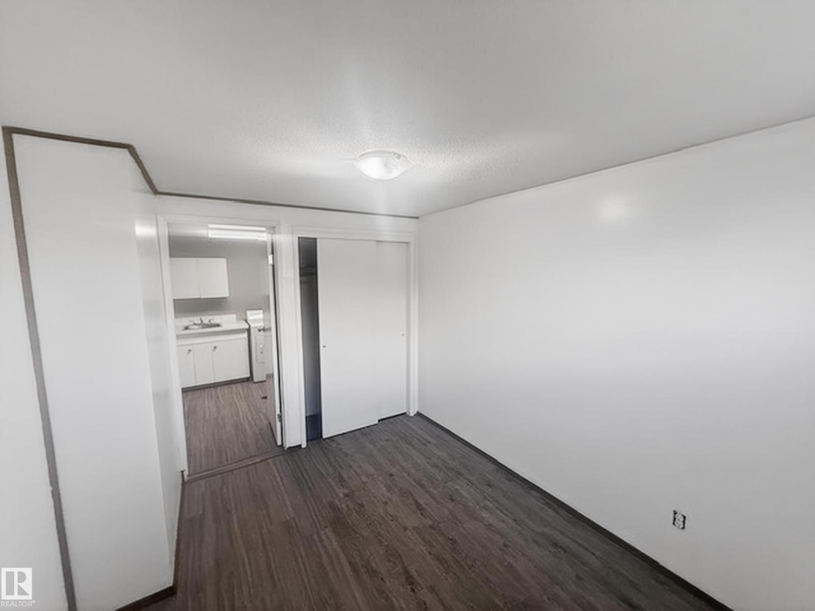 11043 / 11045 131 ST NW - 42