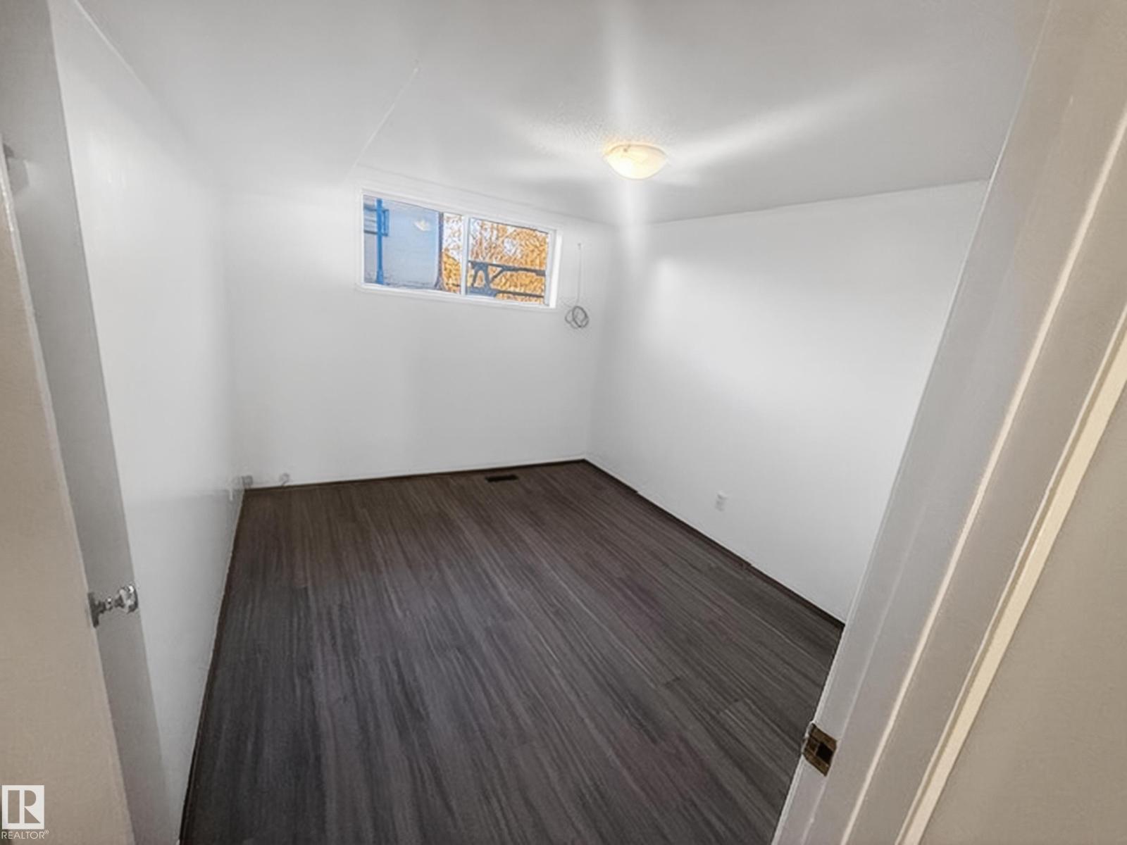 11043 / 11045 131 ST NW - 43