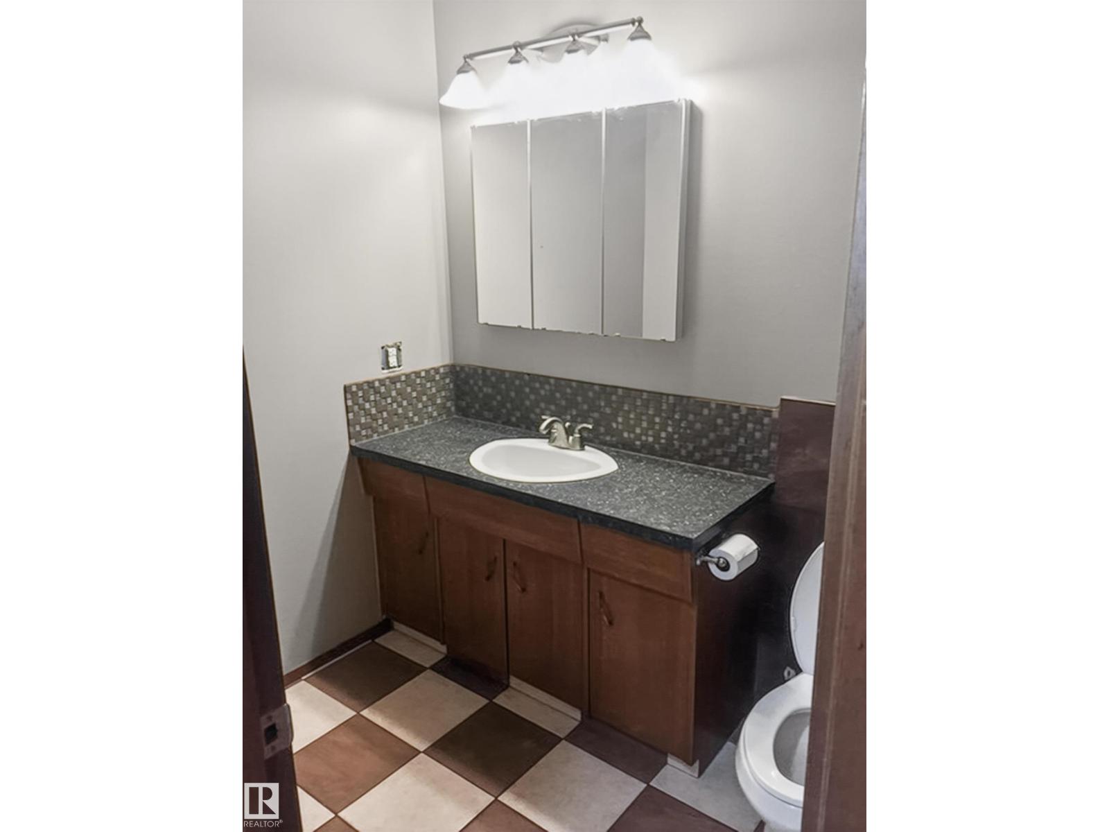 11043 / 11045 131 ST NW - 7