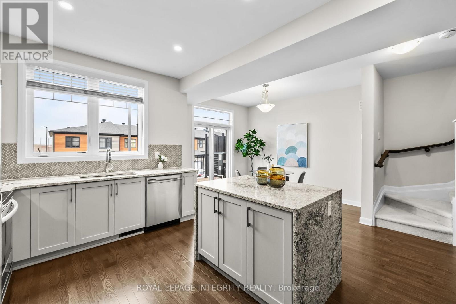 125 ATTWELL PRIVATE - 12