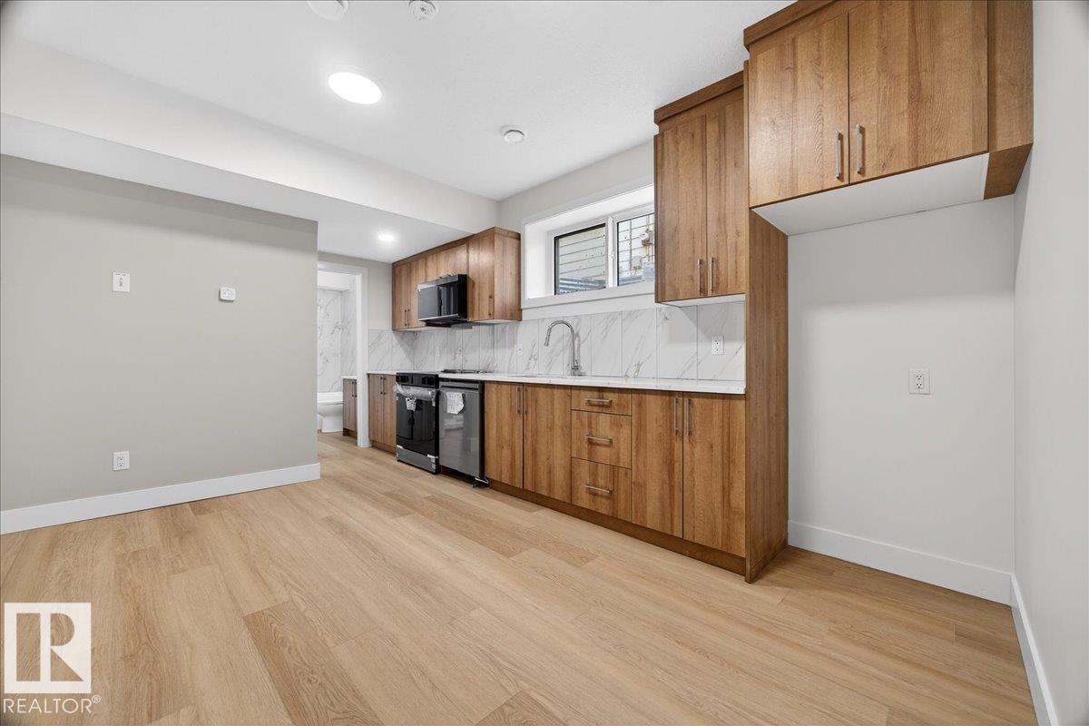 10637 68 AV NW - 38