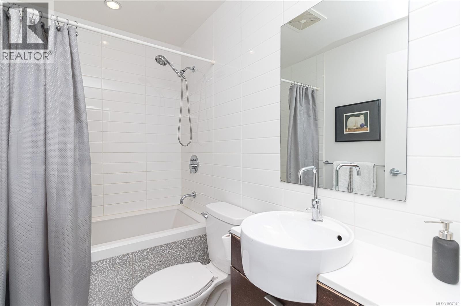 312 770 Fisgard Street, Victoria