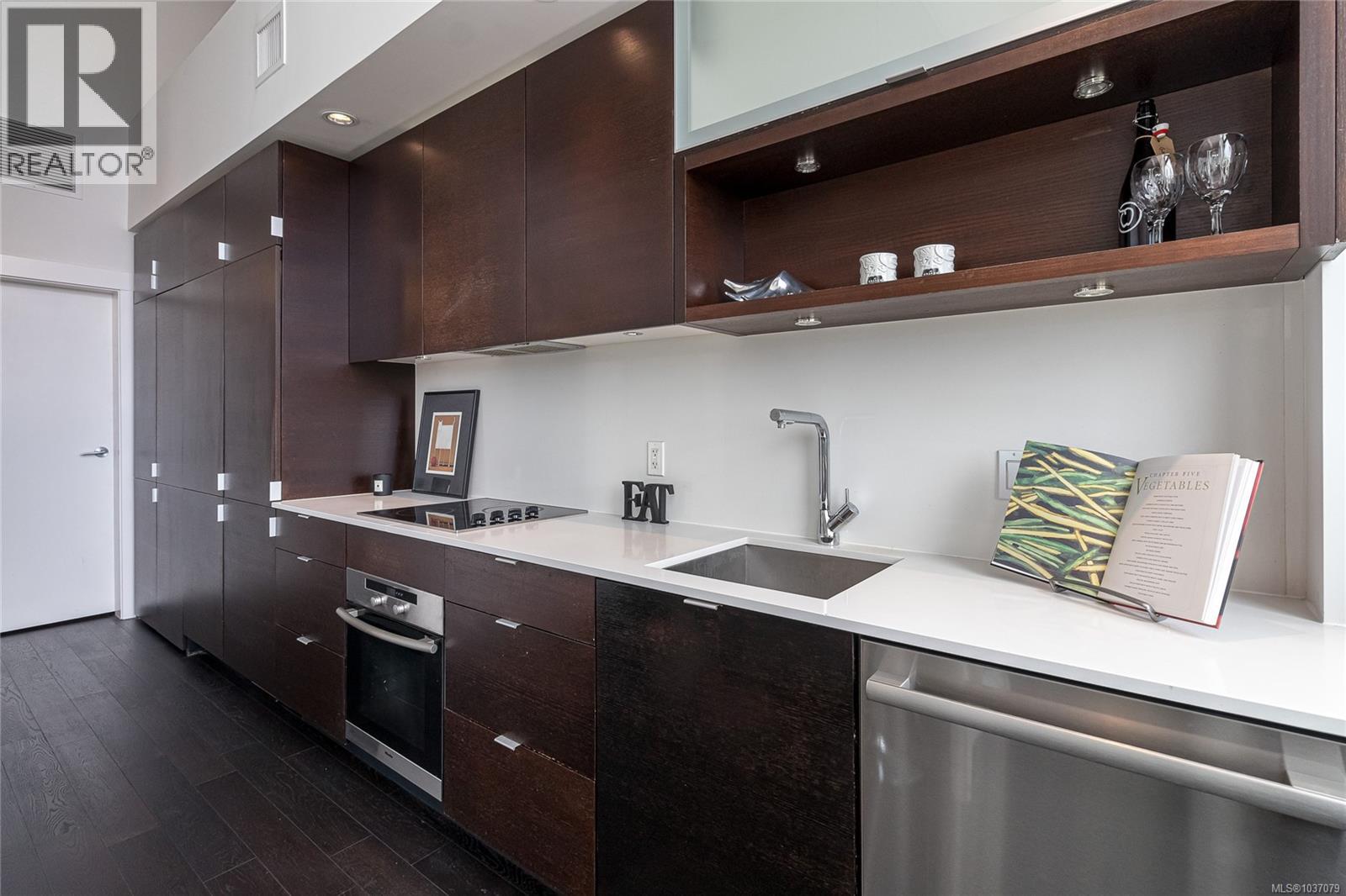 312 770 Fisgard Street, Victoria