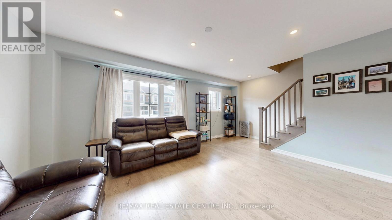 32 BLUEGILL CRESCENT - 6