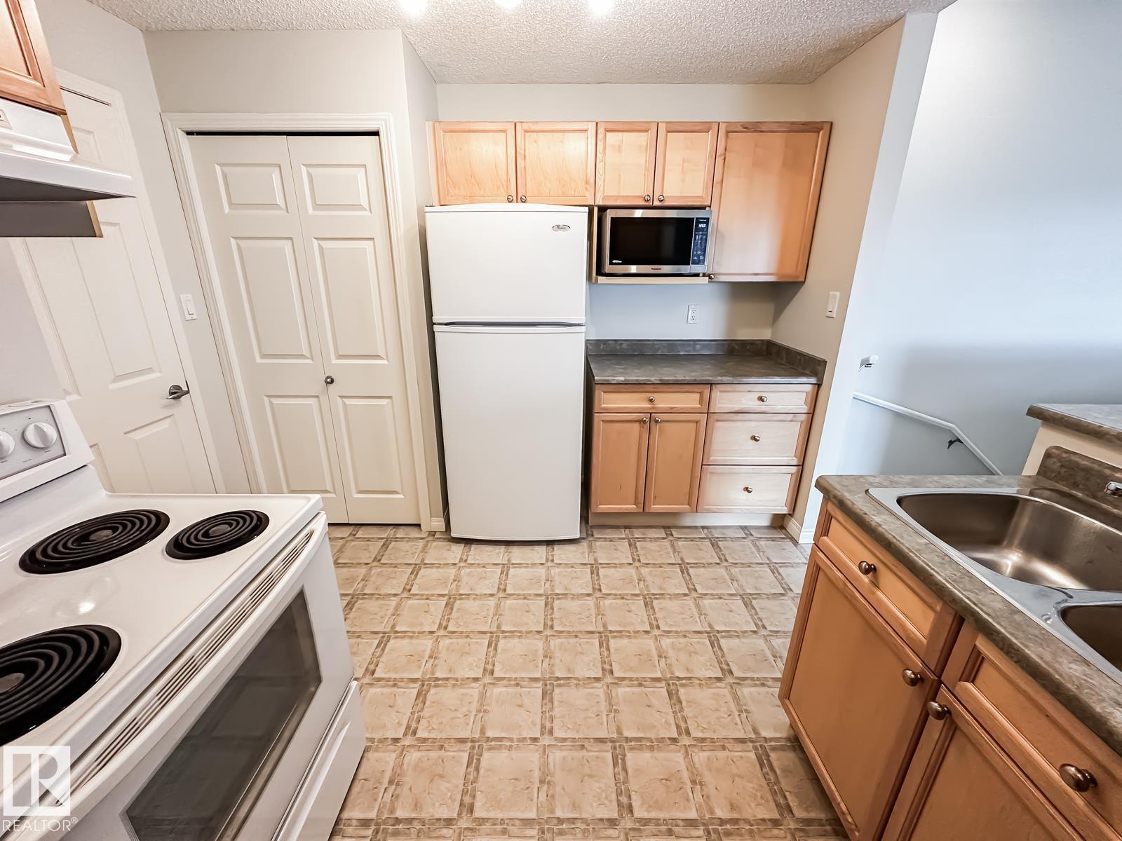 #14 3040 SPENCE WD SW, Edmonton